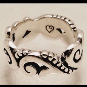 Brighton scroll heart band (sz 6)